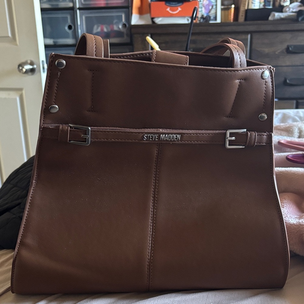 Women’s Steve Madden brown tote bag. Never used but no tags. Leather and suede